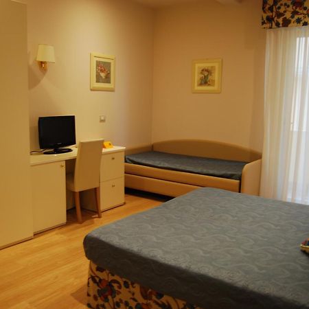 Hotel Bahia Сан-Бенедетто-дель-Тронто Екстер'єр фото