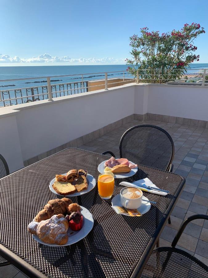 Hotel Bahia Сан-Бенедетто-дель-Тронто Екстер'єр фото