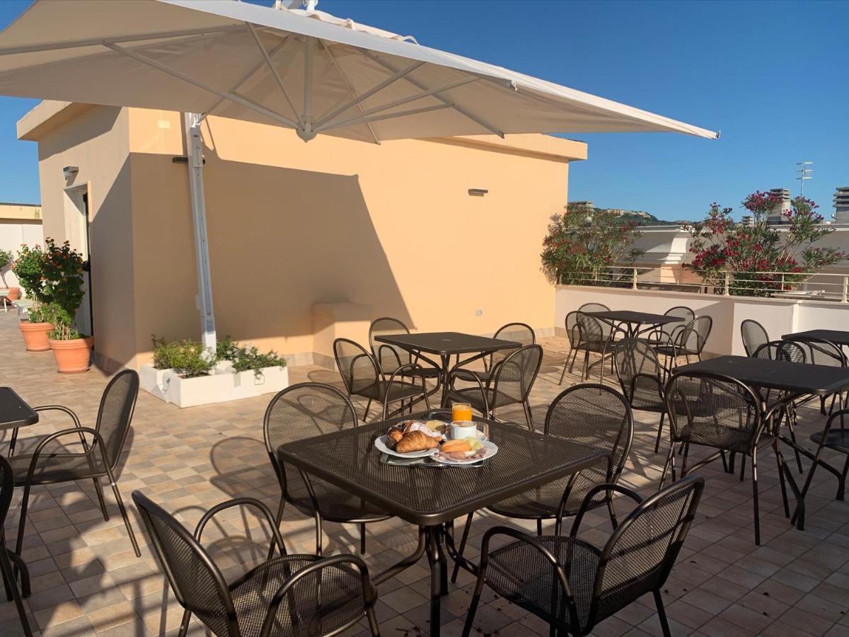 Hotel Bahia Сан-Бенедетто-дель-Тронто Екстер'єр фото