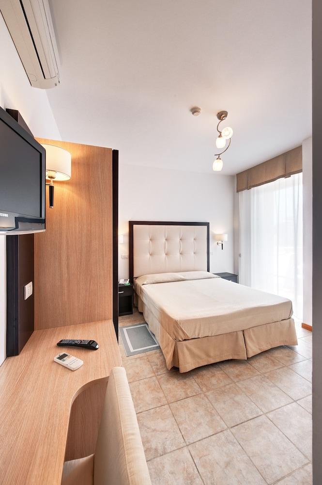 Hotel Bahia Сан-Бенедетто-дель-Тронто Екстер'єр фото