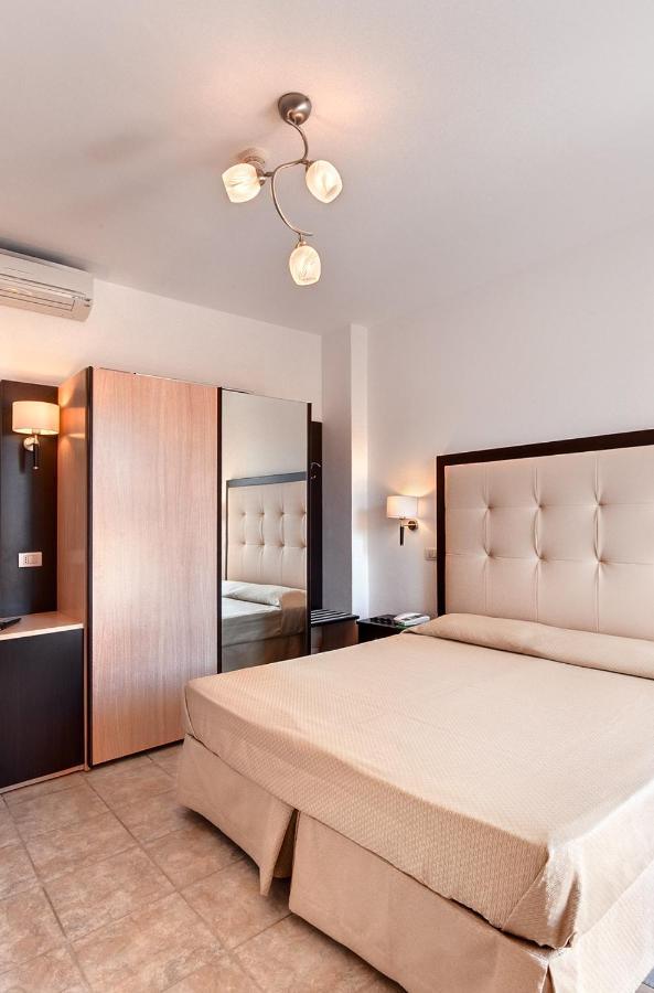 Hotel Bahia Сан-Бенедетто-дель-Тронто Екстер'єр фото
