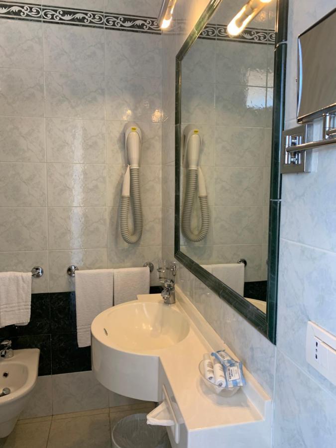 Hotel Bahia Сан-Бенедетто-дель-Тронто Екстер'єр фото