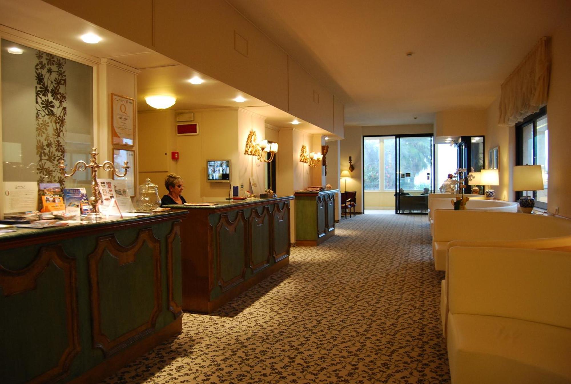 Hotel Bahia Сан-Бенедетто-дель-Тронто Екстер'єр фото