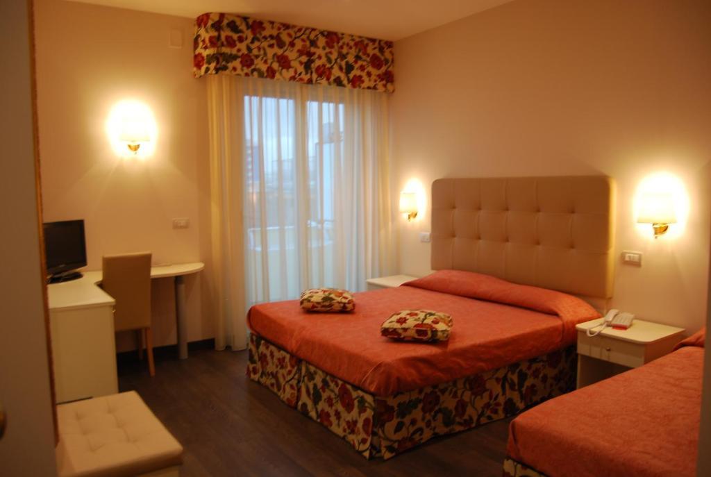 Hotel Bahia Сан-Бенедетто-дель-Тронто Номер фото