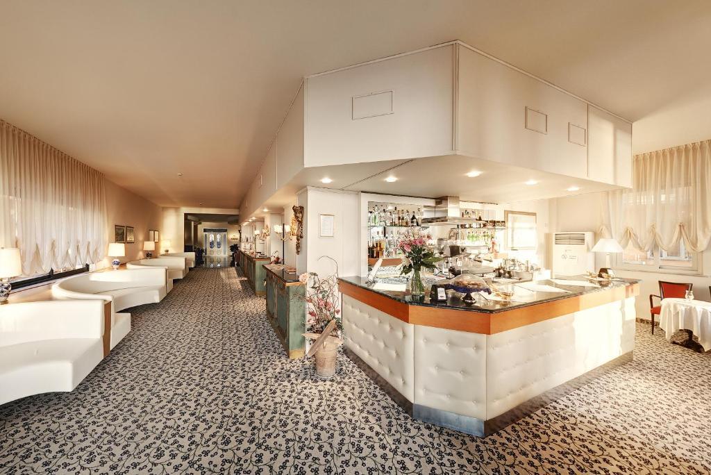 Hotel Bahia Сан-Бенедетто-дель-Тронто Екстер'єр фото