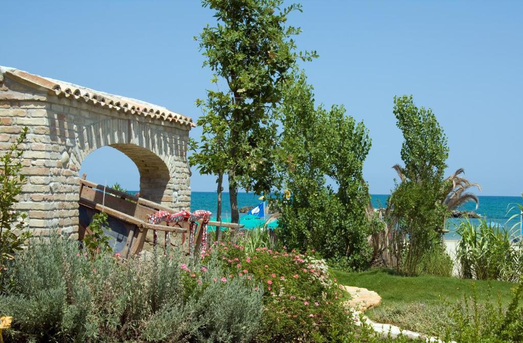 Hotel Bahia Сан-Бенедетто-дель-Тронто Екстер'єр фото