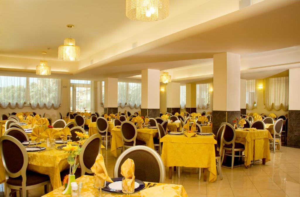 Hotel Bahia Сан-Бенедетто-дель-Тронто Екстер'єр фото