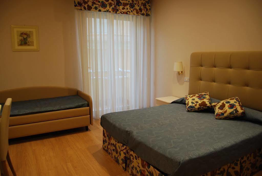 Hotel Bahia Сан-Бенедетто-дель-Тронто Екстер'єр фото